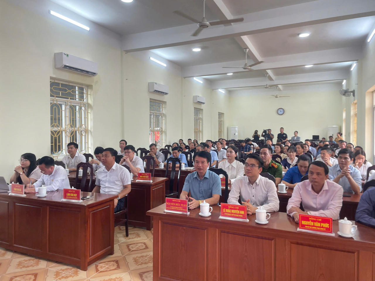 Các đại biểu tham dự Hội nghị ra mắt và công bố thực hiện nhiệm vụ xây dựng hệ thống quản lý, kiểm tra cấp phép xây dựng trên nền bản đồ số.