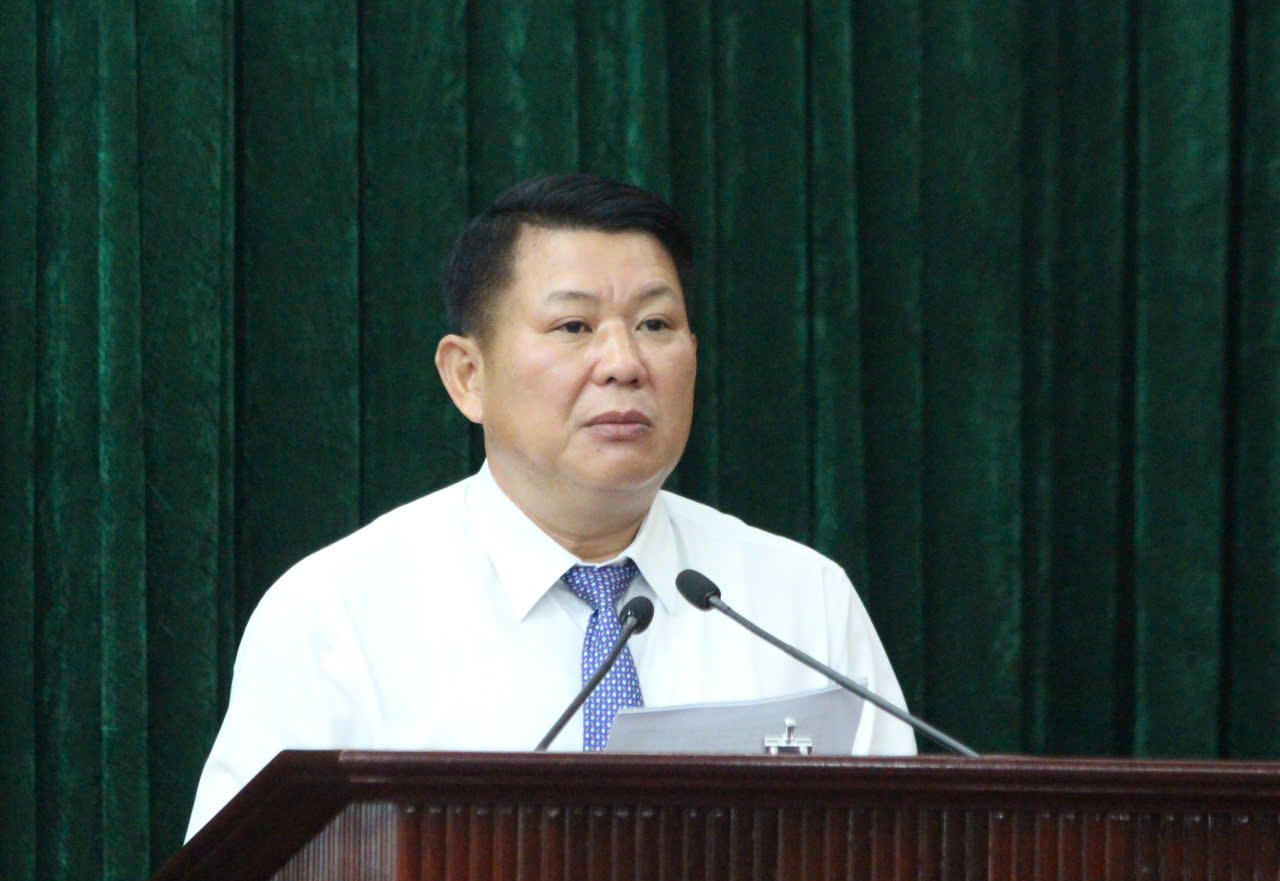 Ông Lò Minh Hùng, Phó Bí thư Thường trực Tỉnh ủy Sơn La phát biểu tại buổi họp.