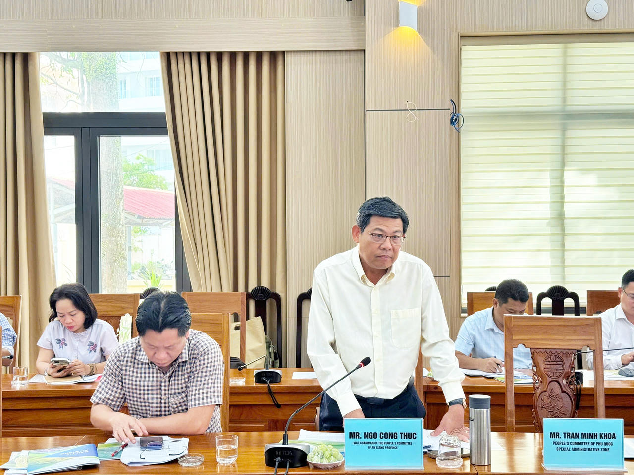 Phó Chủ tịch UBND tỉnh An Giang Ngô Công Thức bày tỏ sự vui mừng khi được đón tiếp các đối tác nước ngoài. (Ảnh: Hoàng Dung)