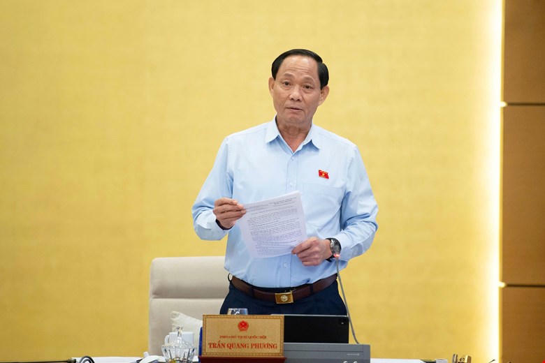 Phó Chủ tịch QH Trần Quang Phương phát biểu tại phiên họp.