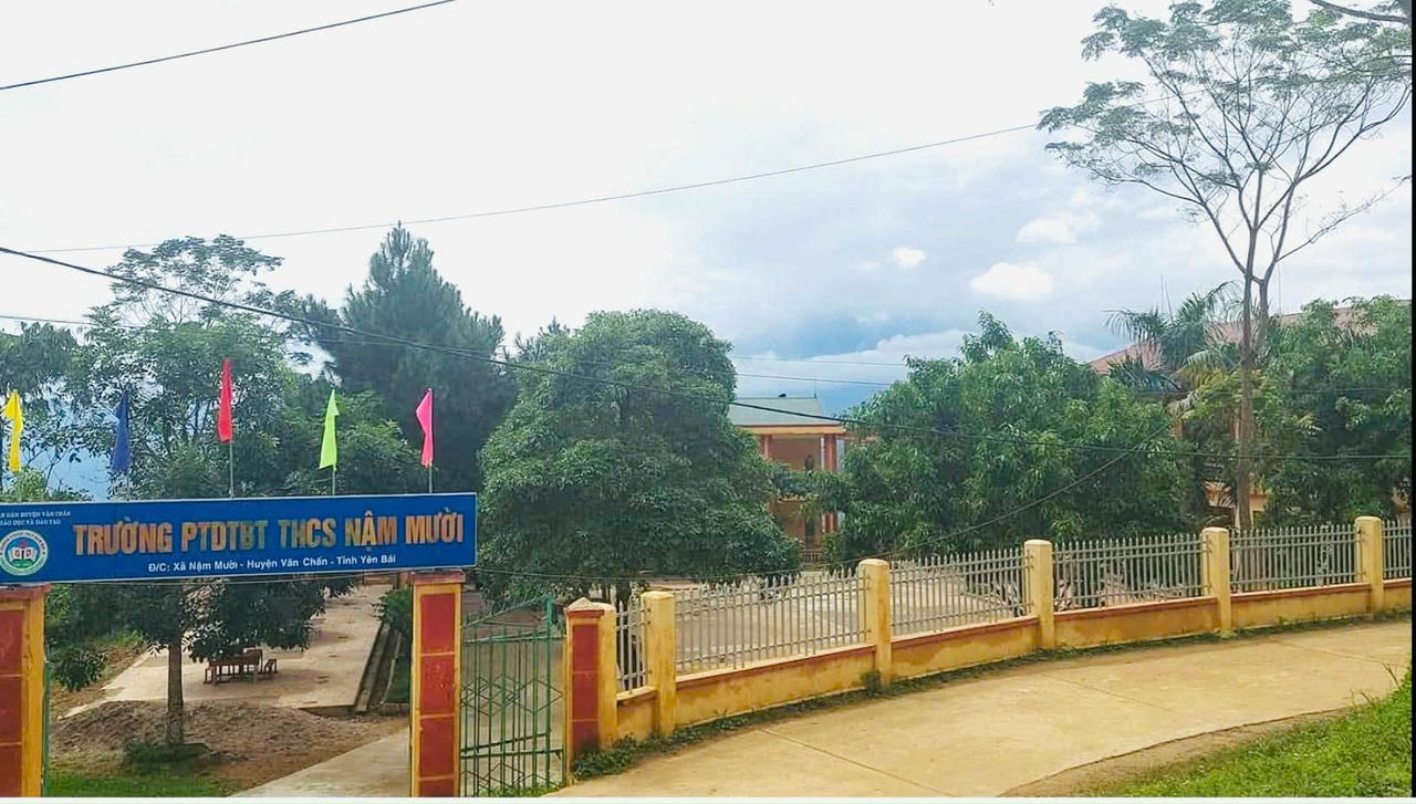  Công an vào cuộc điều tra nguyên nhân vụ sập cột trụ cổng trường học khiến hai anh em ruột tử vong