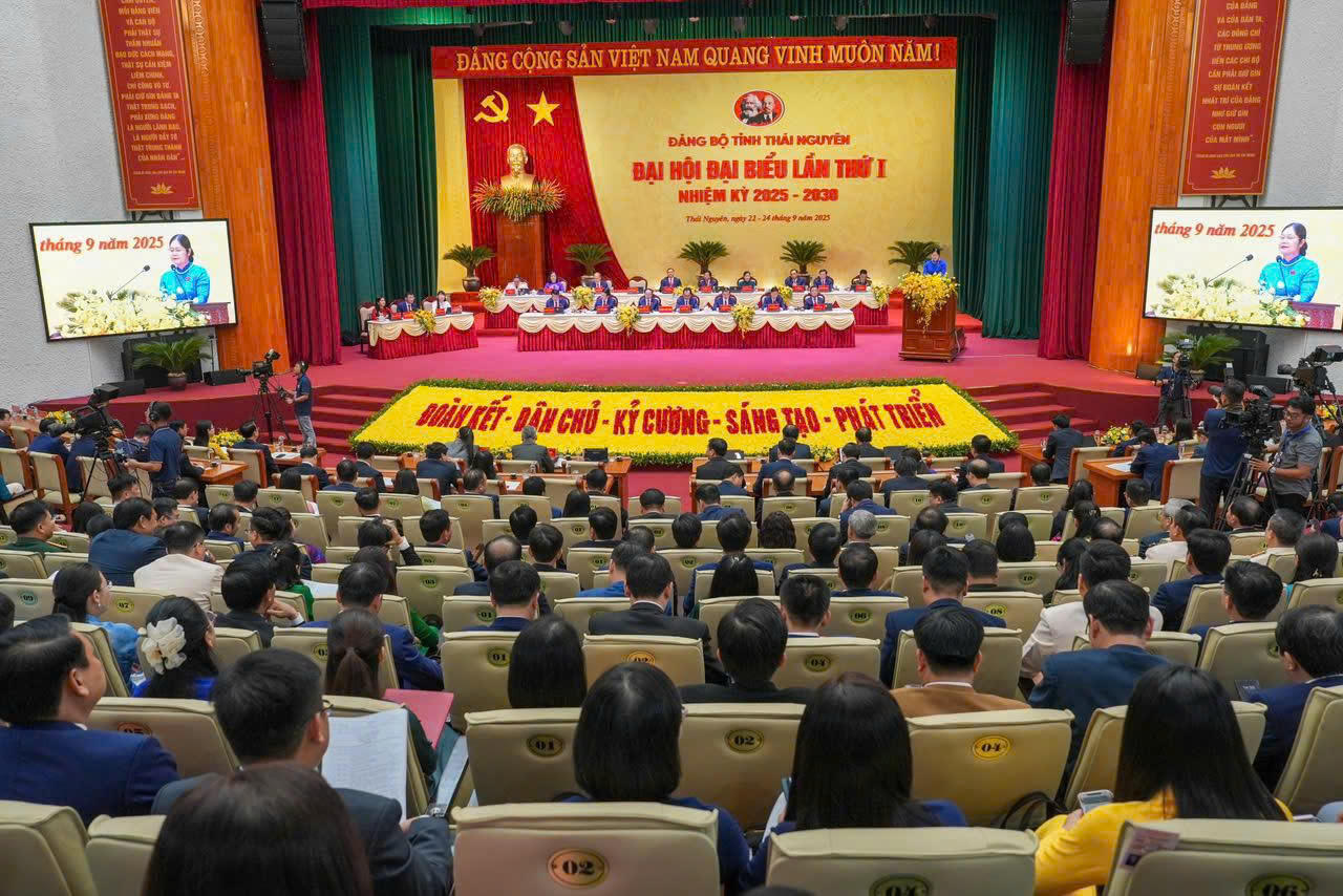 Toàn cảnh phiên trù bị Đại hội đại biểu Đảng bộ tỉnh Thái Nguyên lần thứ I 