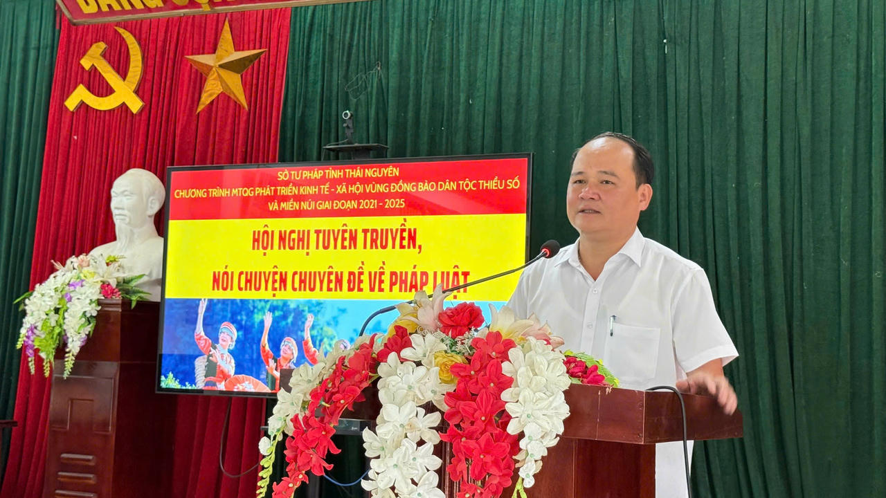 Lãnh đạo UBND xã Thanh Mai phát biểu tại Hội nghị. (Ảnh: Lê Hanh)