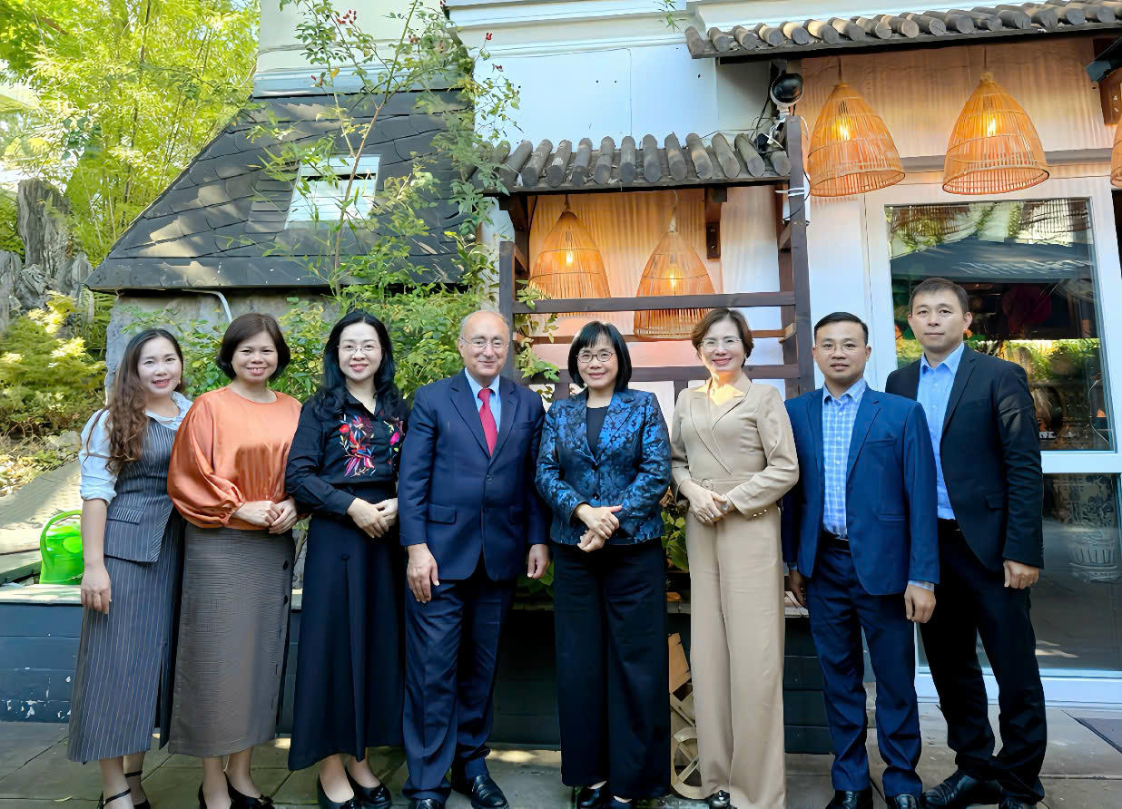 Thứ trưởng Đặng Hoàng Oanh và Đoàn công tác gặp Tổ chức Đại học Thế giới (WUS)