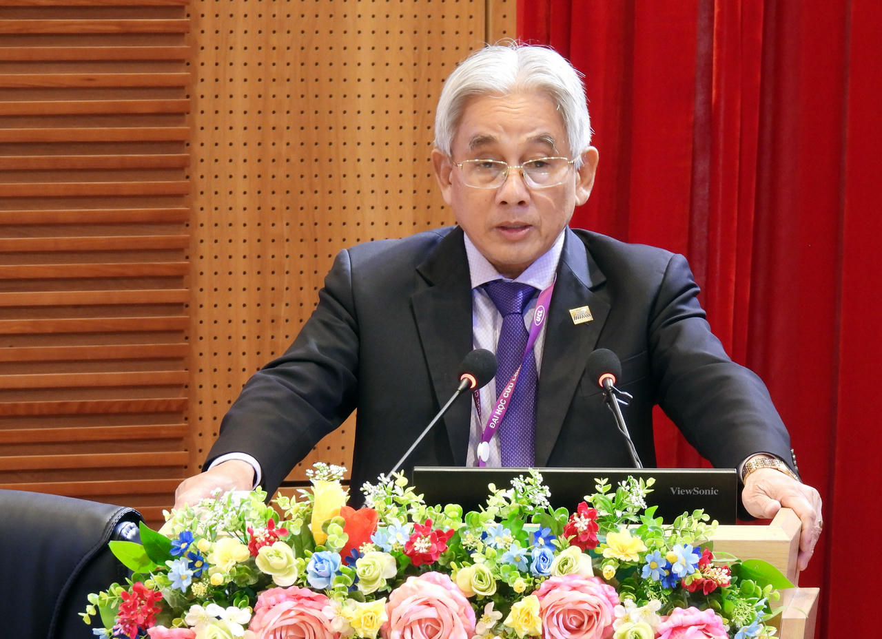 NGƯT.PGS.TS Lương Minh Cừ - Hiệu trưởng Trường Đại học Cửu Long phát biểu