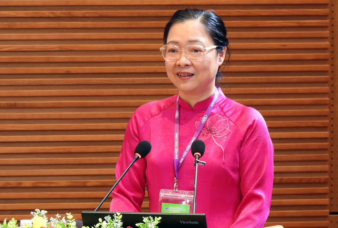 Bà Nguyễn Thị Quyên Thanh - Phó Chủ tịch UBND tỉnh Vĩnh Long phát biểu