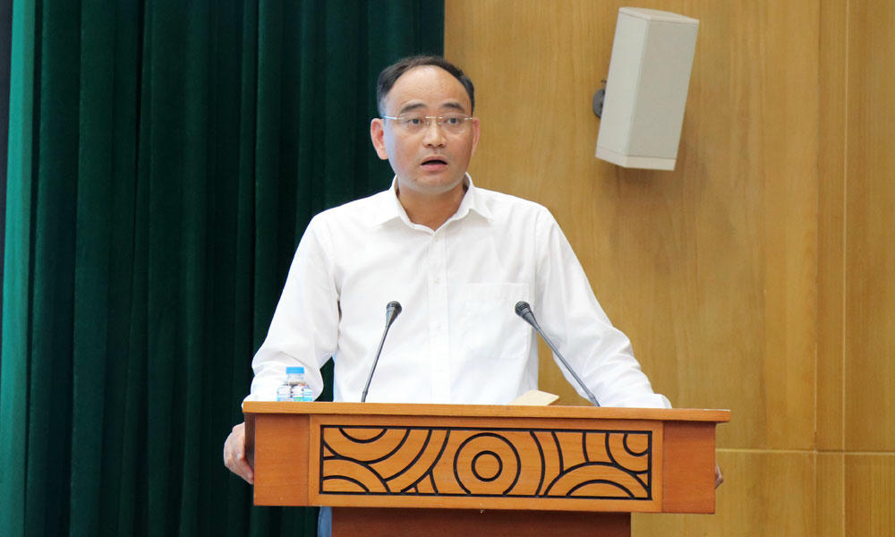 Phó Giám đốc Sở Nông nghiệp và Môi trường Phí Thanh Bình phát biểu tại hội nghị.