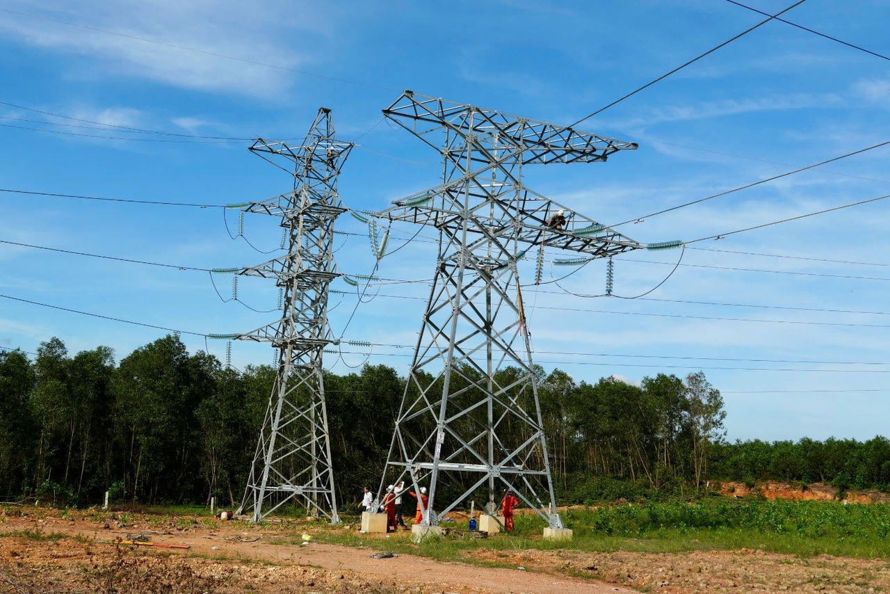 Nghiệm thu, đóng điện thành công xuất tuyến 110kV sau Trạm biến áp 220kV Vũng Áng