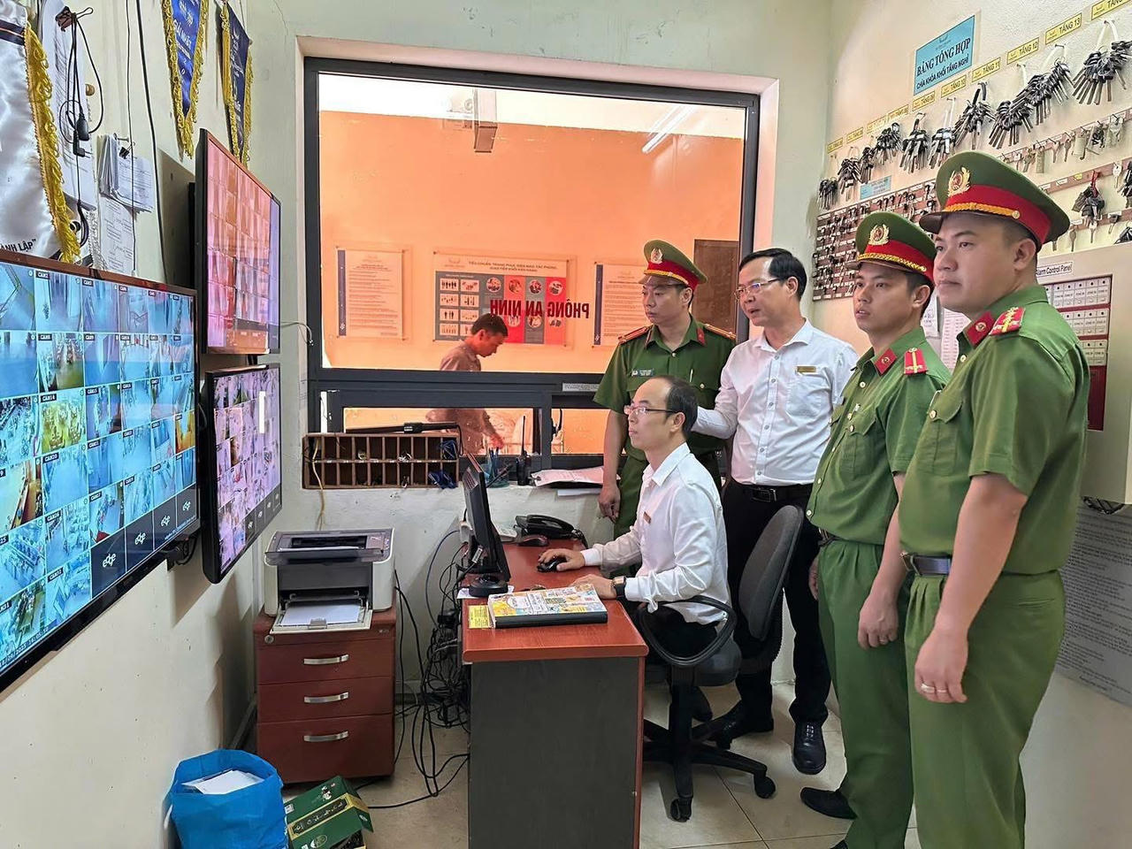 Công an tỉnh Tuyên Quang tập trung cao độ đảm bảo tuyệt đối an ninh, an toàn trong mọi tình huống. (Ảnh: CA Tuyên Quang)