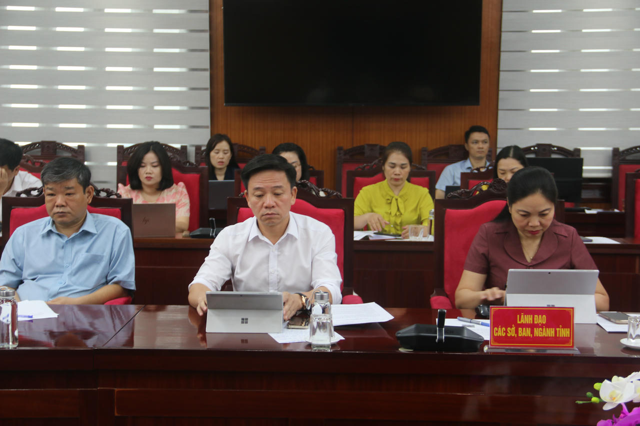 Các đại biểu tham dự.