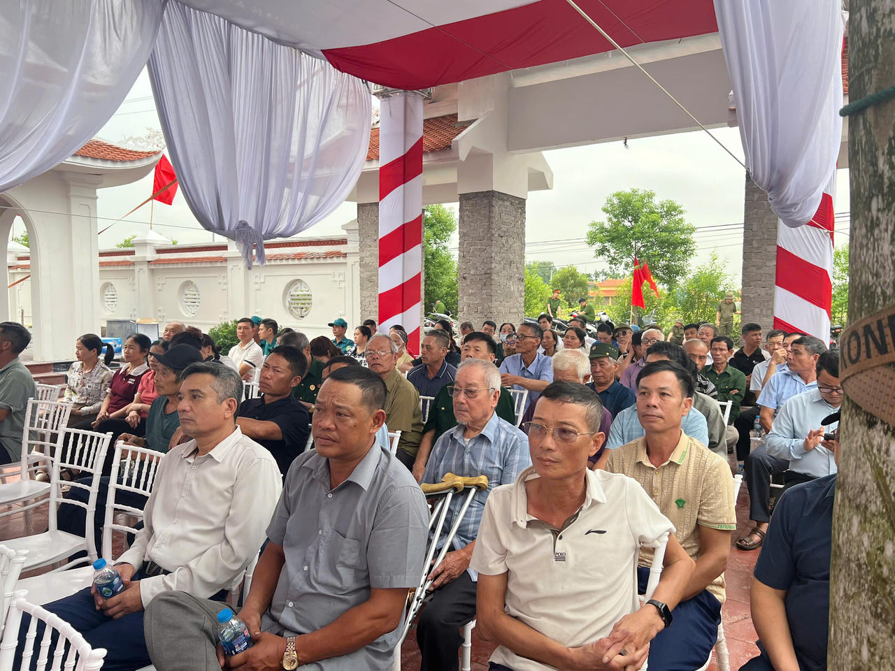 Đông đảo người dân tham dự lễ Khánh thành Nghĩa trang liệt sĩ An Hòa.