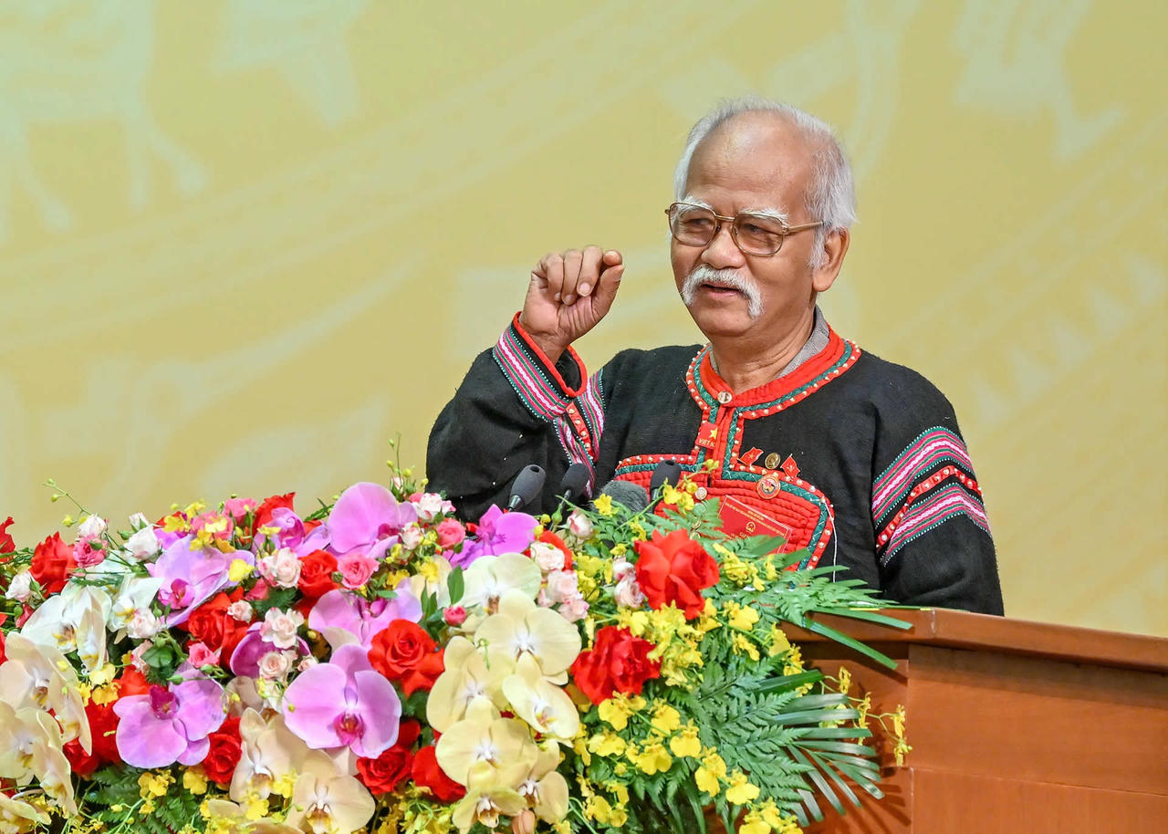 Ông Ksor Phước phát biểu tại cuộc 
gặp mặt của Tổng Bí thư Tô Lâm với các 
thế hệ đại biểu Quốc hội qua các thời kỳ (ngày 27/8/2025). (Ảnh: Viết Thành) 