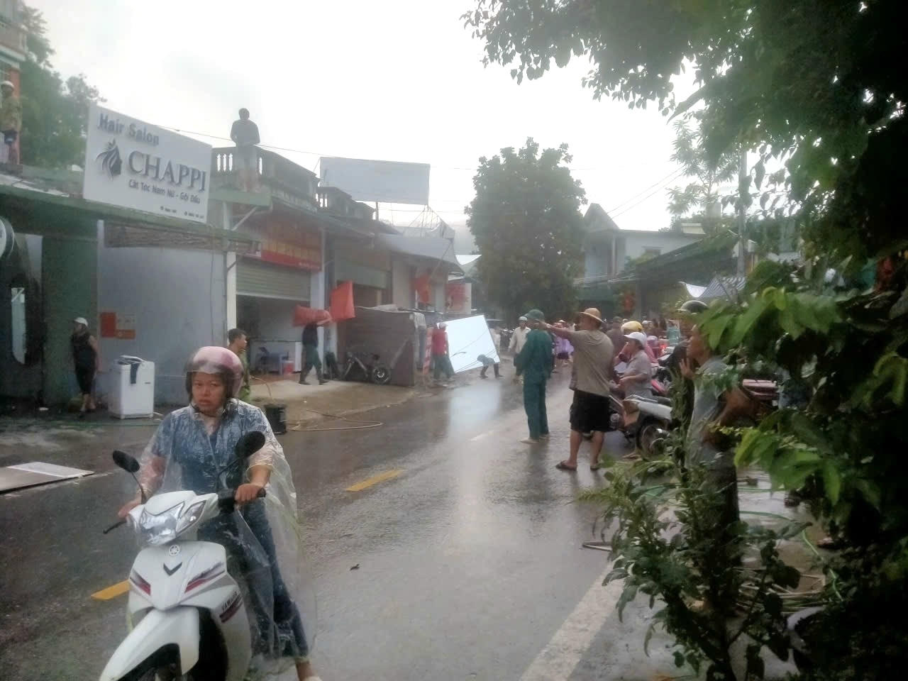 Tuy nhiên, do có nhiều vật liệu dễ cháy nên đám cháy bùng nhanh. Đến khoảng 6h55 cùng ngày, lực lượng chức năng đã được khống chế được đám cháy.