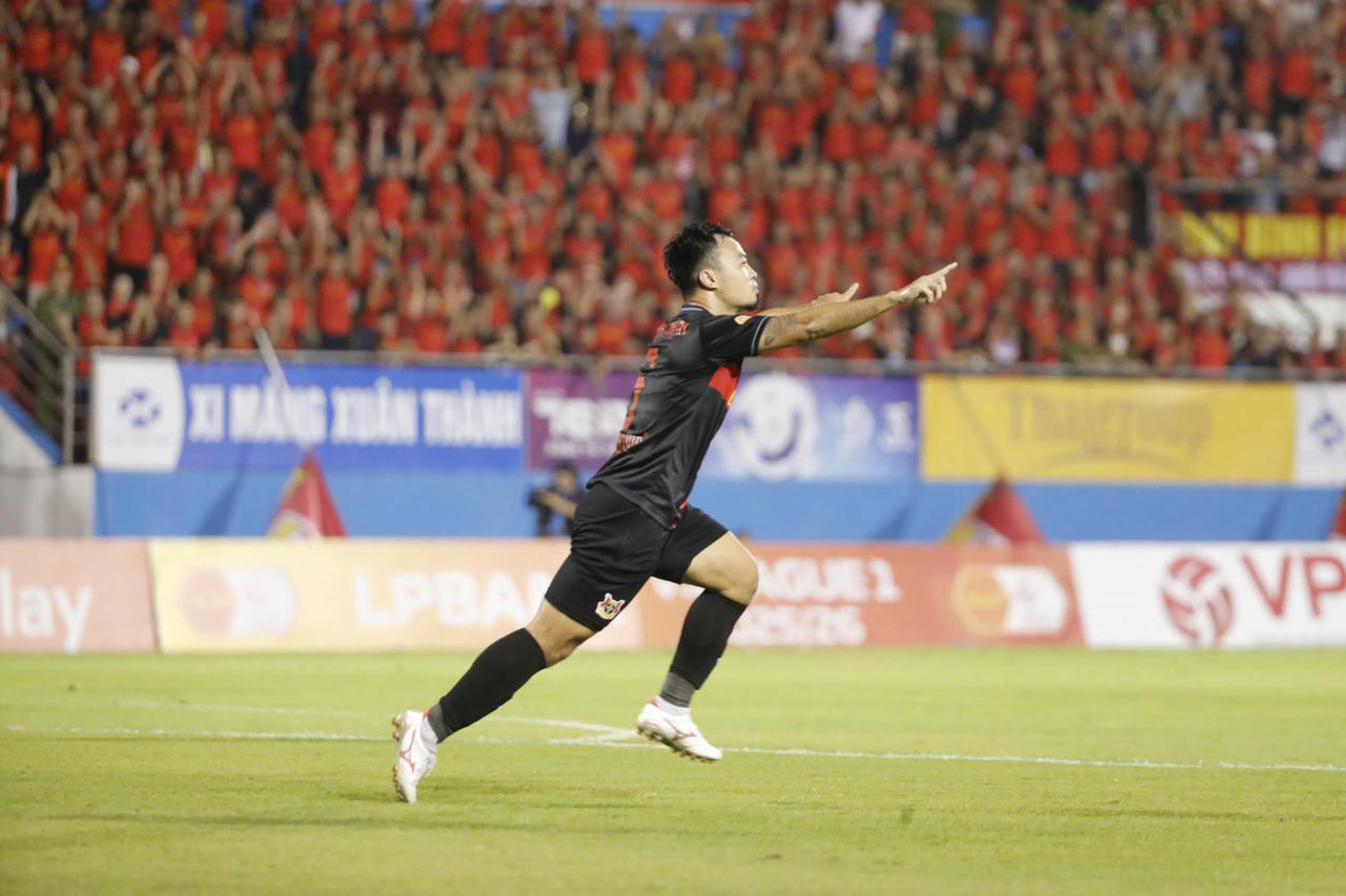 Ninh Bình tiếp tục bất bại tại vòng 4 V.League