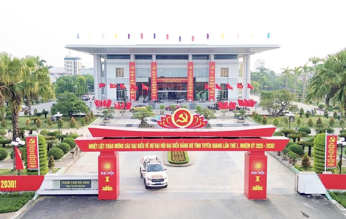 Tuyên Quang: Rực rỡ cờ hoa, sẵn sàng cho bước chuyển mình mạnh mẽ
