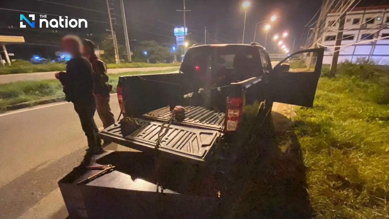 Người đàn ông ngoại quốc bị bắt vì kéo trộm cây ATM ở Thái Lan