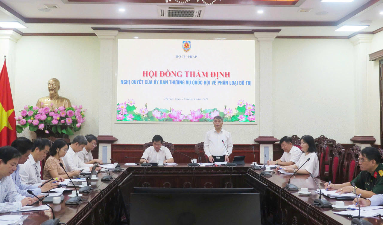 Thẩm định dự thảo Nghị quyết của Ủy ban Thường vụ Quốc hội về phân loại đô thị