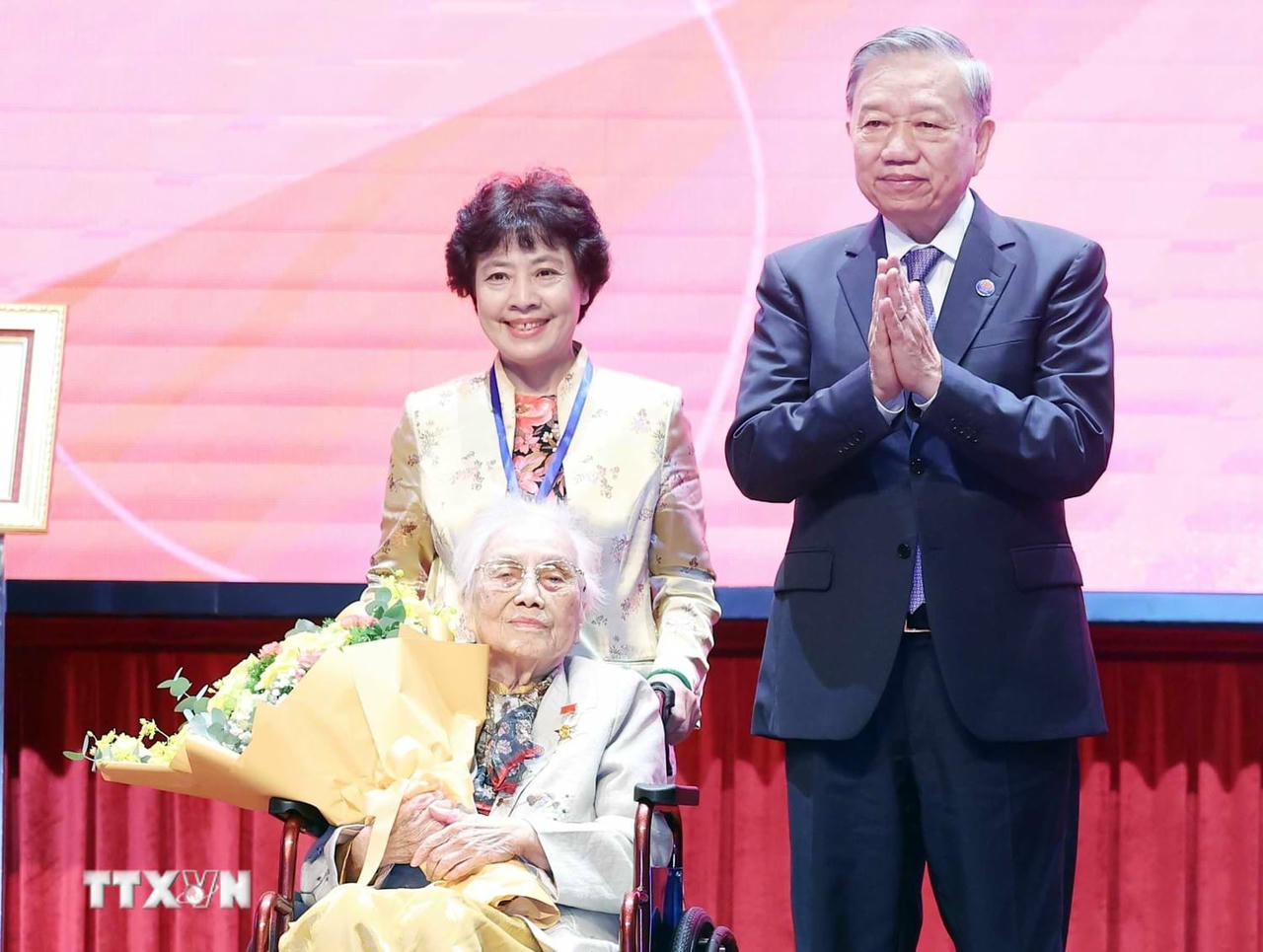 Trọng trách đại biểu dân cử và yêu cầu sáng suốt lựa chọn người có tâm - có tầm - có tài trong kỷ nguyên phát triển mới của đất nước
- Kỳ 3: Kỳ vọng về những đại biểu dân cử hết lòng vì Nhân dân