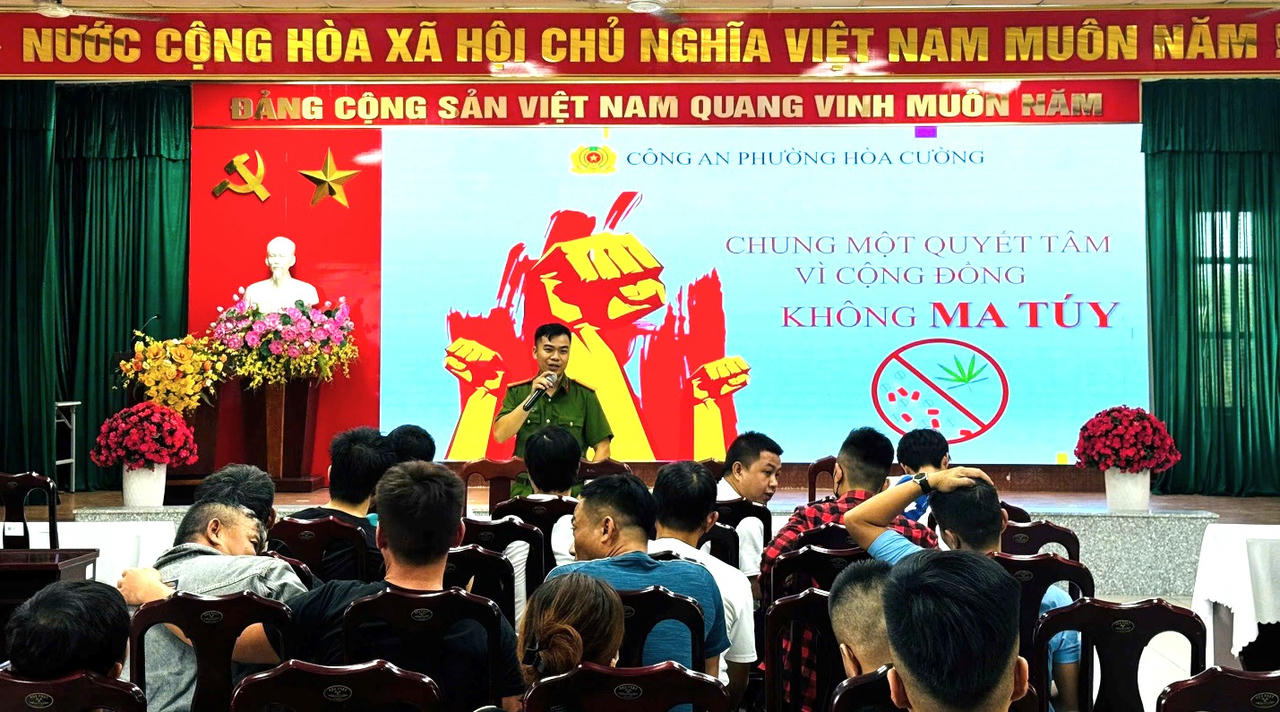 Công an phường Hoà Cường (TP Đà Nẵng) tổ chức tuyên truyền phòng, chống tác hại của ma túy.