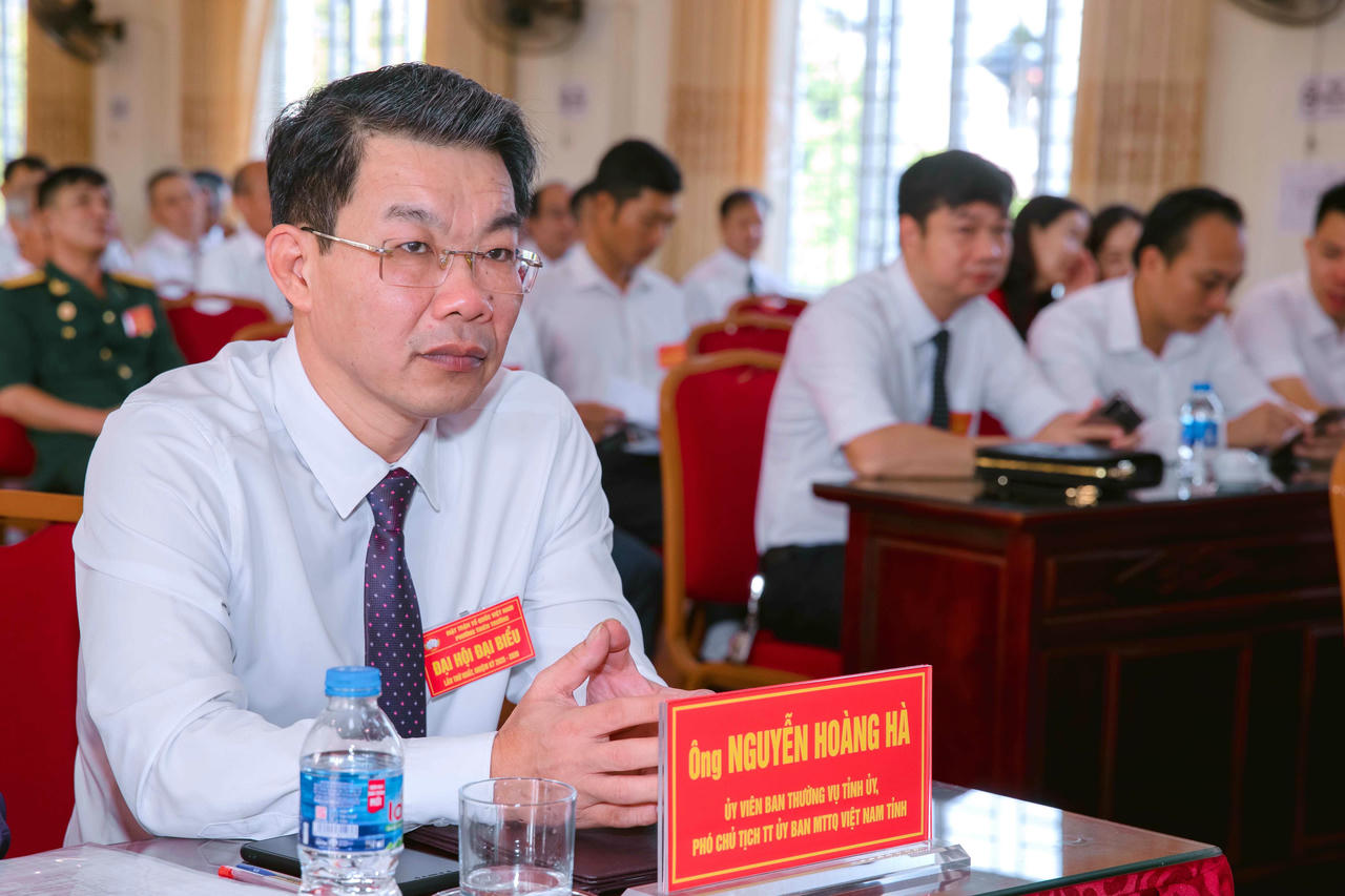 Ông Nguyễn Hoàng Hà - Phó Chủ tịch thường trực Ủy ban MTTQ Việt Nam tỉnh Ninh Bình dự và chỉ đạo Đại hội.