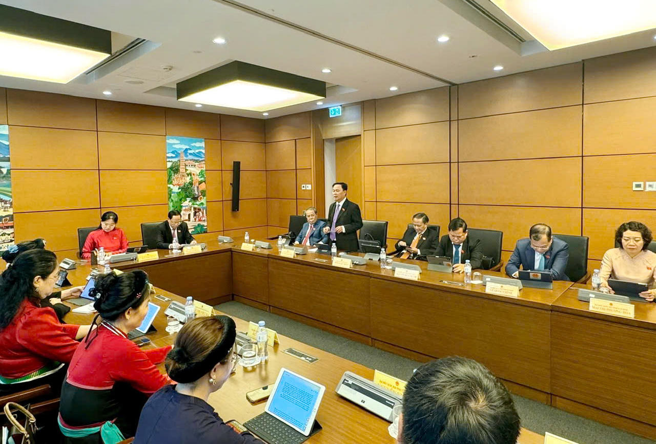   Trong chương trình Kỳ họp thứ 9, Quốc hội khóa XV, Quốc hội thảo luận ở Tổ về dự thảo sửa đổi, bổ sung một số điều của Hiến pháp năm 2013. Tại Tổ 17 sáng 5/5, ông Nguyễn Quốc Hận đã tham gia thảo luận, đóng góp ý kiến về nội dung này.  