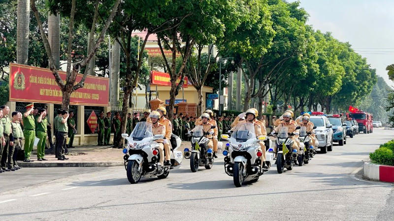 Lực lượng Công an tỉnh Ninh Bình ra quân quyết tâm bảo đảm an ninh, trật tự, bảo vệ an toàn tuyệt đối Đại hội Đảng bộ tỉnh lần thứ I, nhiệm kỳ 2025 - 2030.
