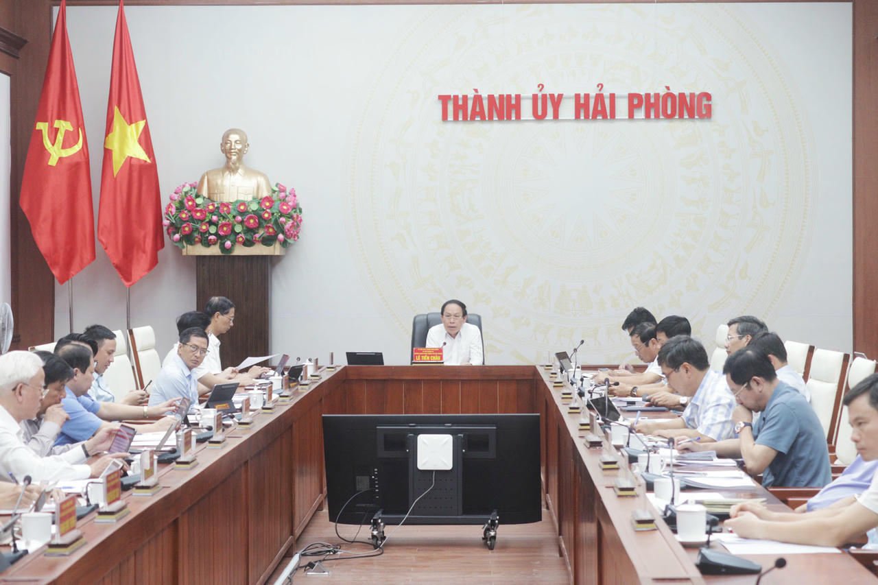Bí thư Thành ủy Hải Phòng Lê Tiến Châu chủ trì cuộc họp thực hiện các giải pháp ứng phó với cơn bão số 9.