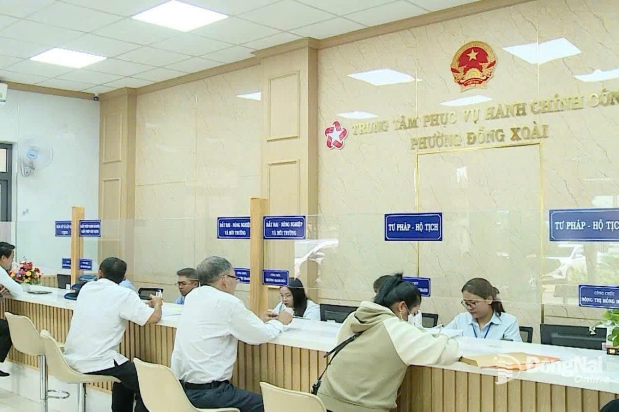 Mọi TTPVHCC ở Đồng Nai làm việc theo tinh thần phục vụ, lấy người dân 
làm trung tâm. (Ảnh: T.Dũng)