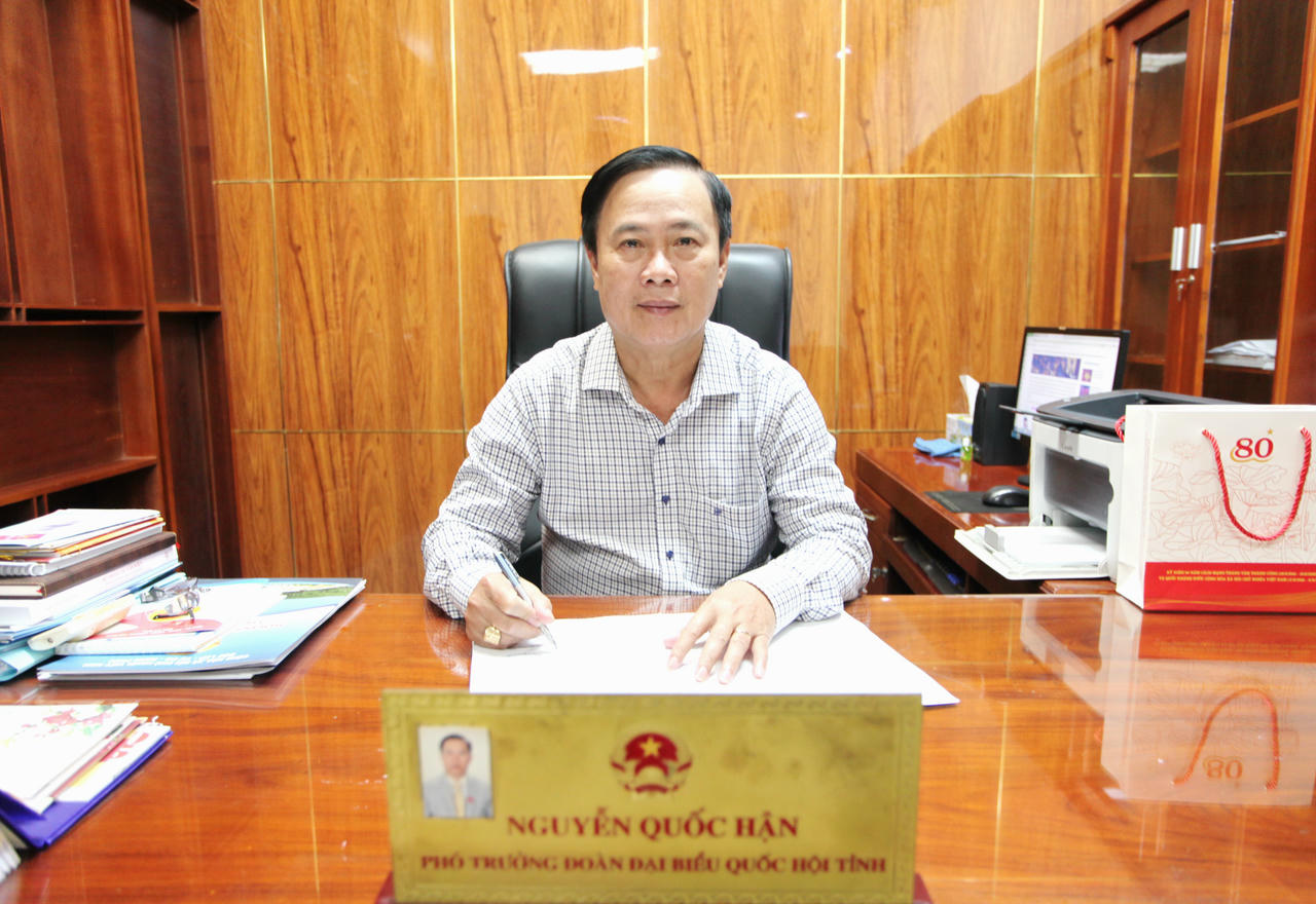   Ông Nguyễn Quốc Hận - Tỉnh ủy viên, Phó Trưởng đoàn Đại biểu Quốc hội chuyên trách khóa XV, phụ trách Đoàn ĐBQH tỉnh Cà Mau.  