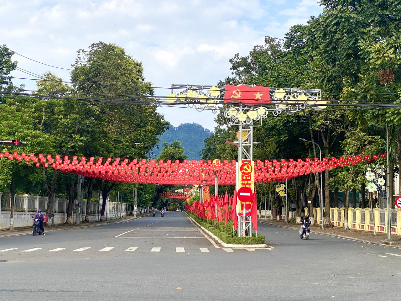 Tuyên Quang: Rực rỡ cờ hoa, sẵn sàng cho bước chuyển mình mạnh mẽ
