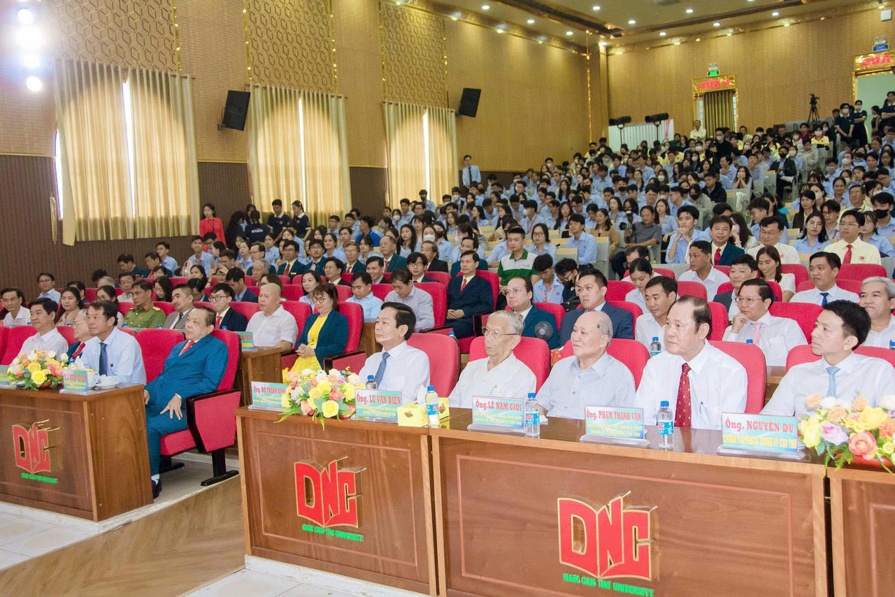 Quang cảnh Lễ khai giảng.