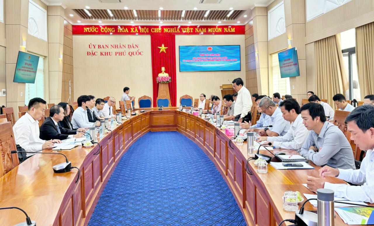 Quang cảnh buổi làm việc. (Ảnh: Hoàng Dung)