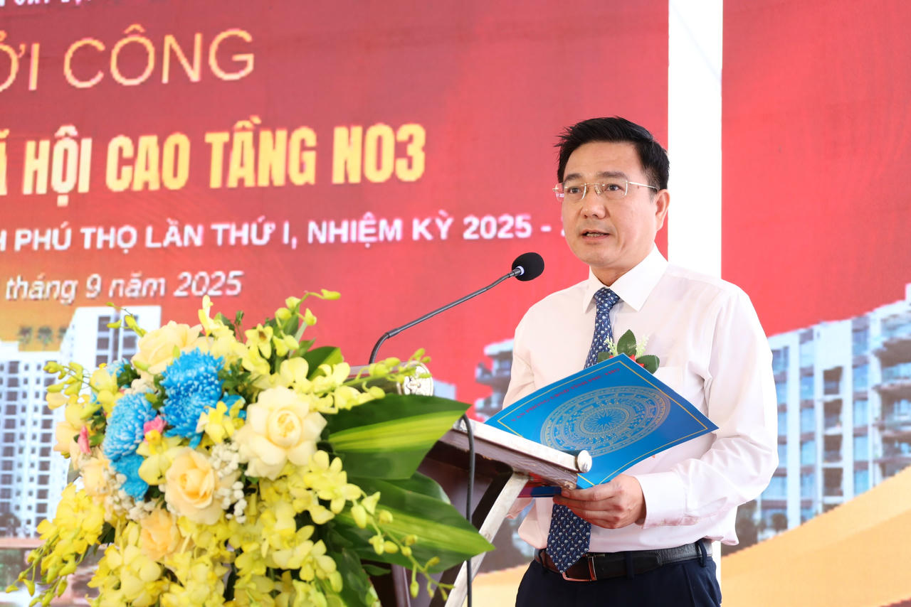 Phó Chủ tịch UBND tỉnh Vũ Việt Văn phát biểu tại buổi lễ khởi công.