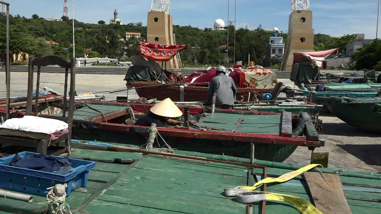 UBND Đặc khu Bạch Long Vĩ cam kết bảo vệ an toàn tuyệt đối cho người dân, tàu thuyền và tài sản, hạn chế tối đa thiệt hại do bão số 9 gây ra.