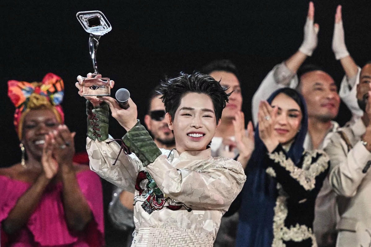 Ca sĩ Việt và ước mơ “ghi danh rạng rỡ trên thị trường âm nhạc toàn cầu”