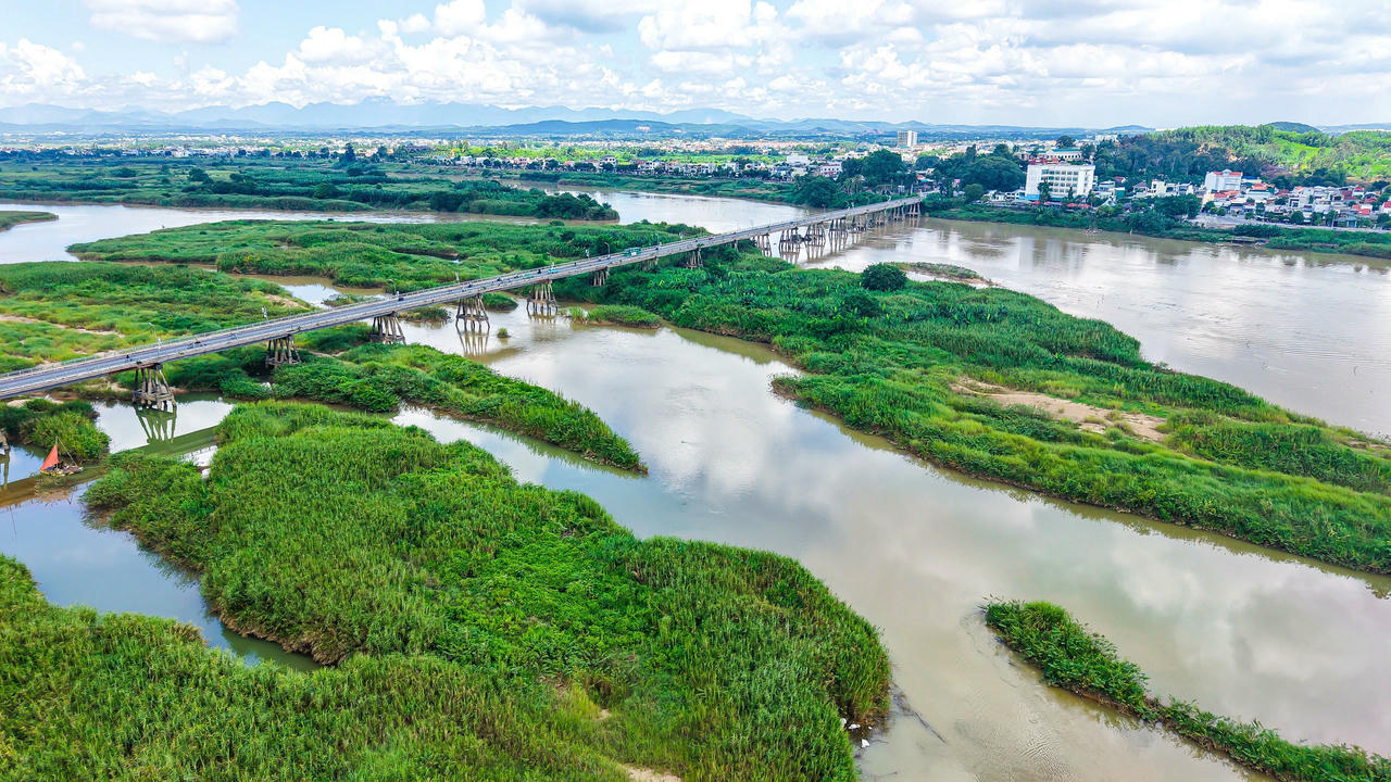   Cầu Trà Khúc 1, Quảng Ngãi hiện đã xuống cấp nghiêm trọng. (Ảnh: Anh Phong).  