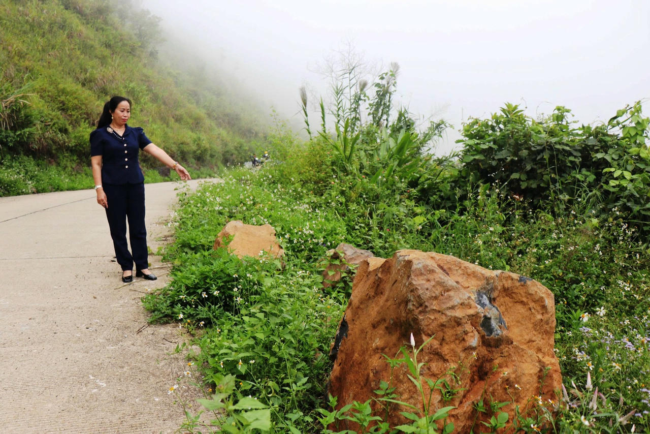 Hiểm họa sạt lở rình rập các tuyến đường miền núi Quảng Ngãi