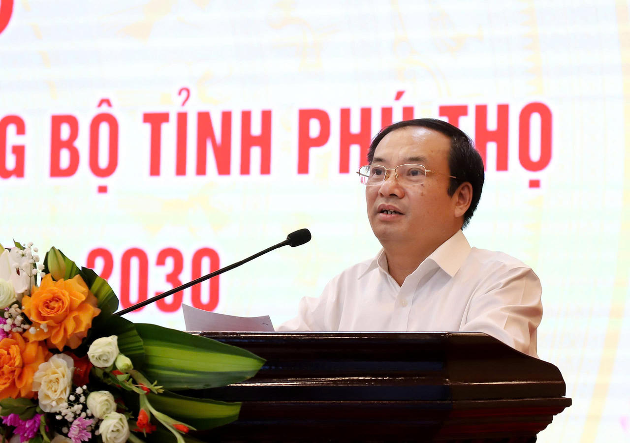   Trưởng Ban Tuyên giáo và Dân vận Tỉnh ủy Phú Thọ Lương Đức Minh  thông tin tại họp báo. Ảnh: Ngọc Phúc