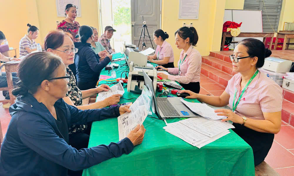 NHCSXH Bắc Ninh tăng cường giải ngân  ở các điểm giao dịch trong thời kỳ sáp nhập.