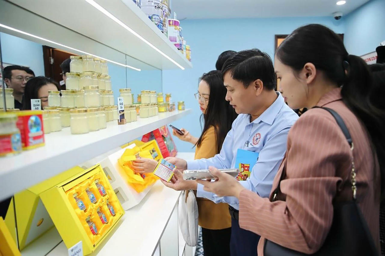 Cần xây dựng phong trào toàn dân phòng, chống hàng giả, hàng nhái - Kỳ 4: 
Xây dựng cơ chế khen thưởng, phát huy vai trò giám sát, tố giác của người dân
