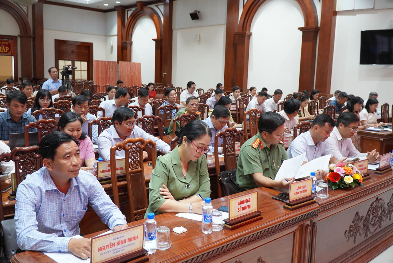 Các sở ban ngành và cơ quan thông tấn báo chí tham dự Hội nghị. Ảnh: Kim Ngân