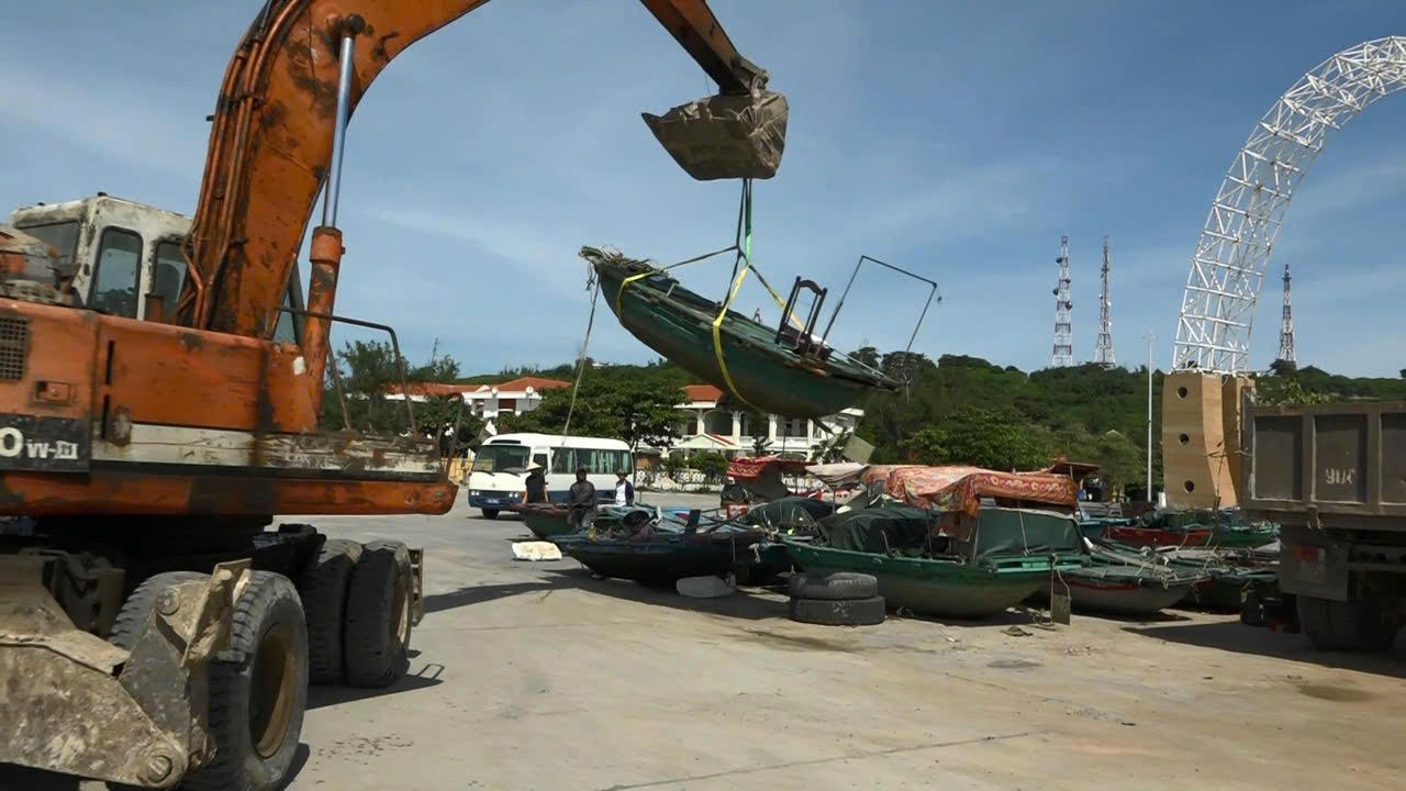 Các chủ tàu đã được kêu gọi trở về nơi tránh trú an toàn.