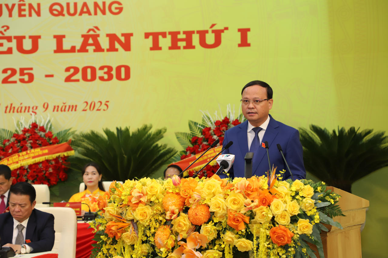 Ông Nguyễn Mạnh Tuấn, Phó Chủ tịch UBND tỉnh Tuyên Quang trình bày tham luận tại đại hội. (Ảnh: Lê Hanh)