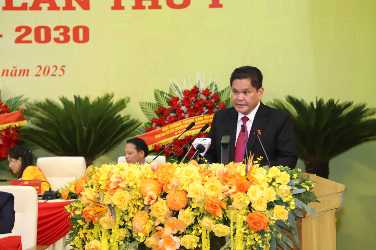 Ông Vàng Seo Cón, Bí thư phường Hà Giang 2 trình bày tham luận tại đại hội. (Ảnh: Lê Hanh)