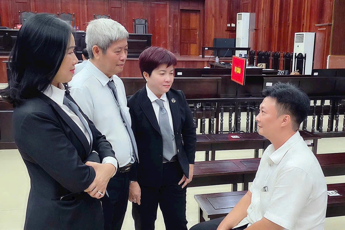 Phúc thẩm vụ cán bộ không biết có nhà đất công trên địa bàn phường: Tòa nghị án kéo dài