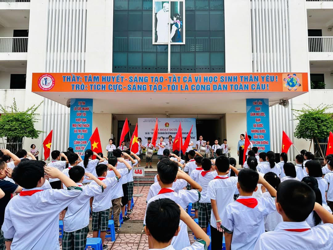 100% giáo viên khai thác học liệu số, sử dụng phần mềm mô phỏng, thí nghiệm ảo để phục vụ bài giảng.