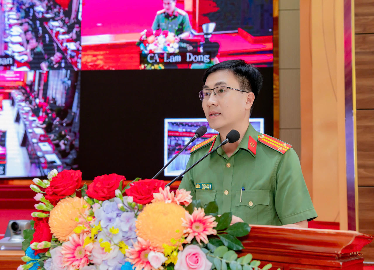 Đại biểu phát biểu ý kiến.