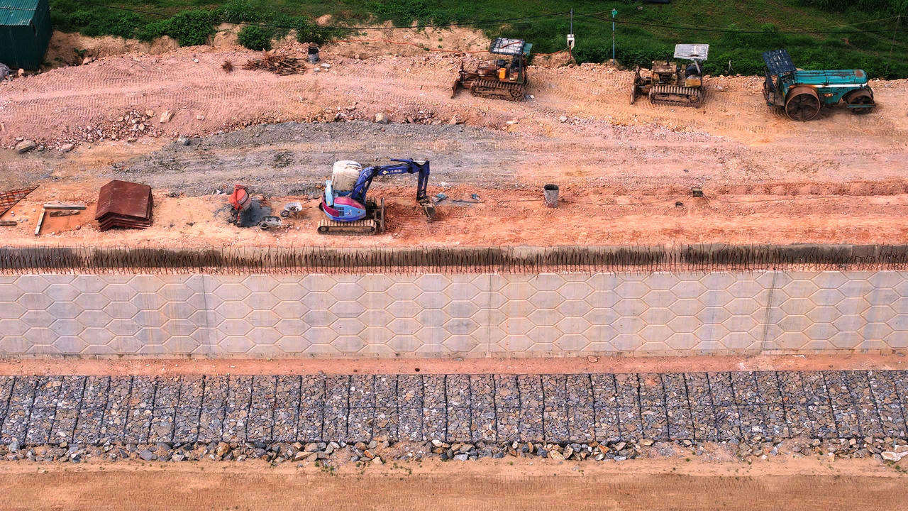 Dự án kè chống sạt lở bờ nam sông Trà Khúc 380 tỷ đồng tăng tốc về đích