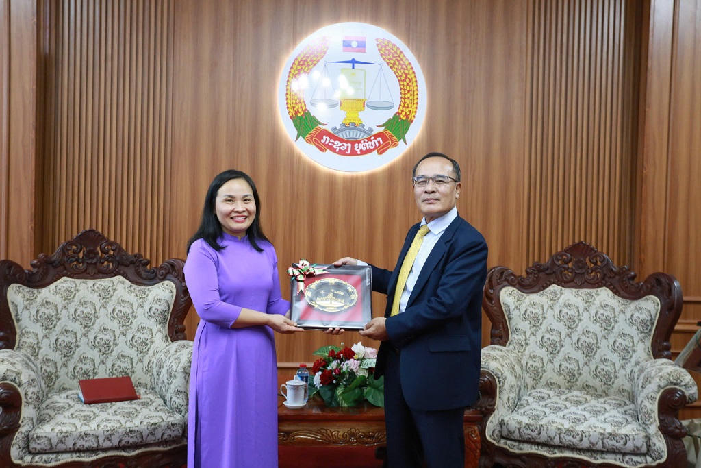 Đoàn công tác Cục Quản lý THADS và Vụ Pháp luật quốc tế, Bộ Tư pháp Việt Nam làm việc tại Lào