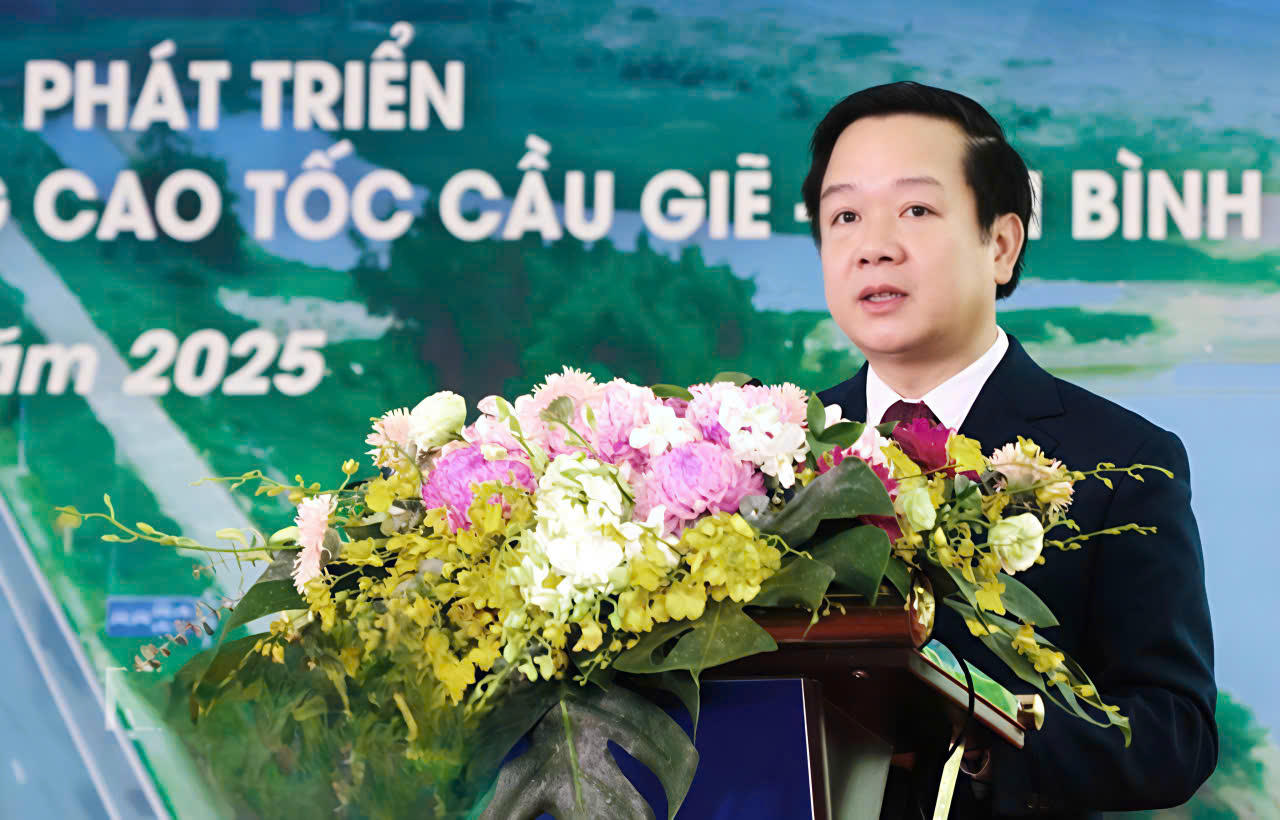 Ông Phạm Quang Ngọc - Phó Bí thư Tỉnh ủy, Chủ tịch UBND tỉnh Ninh Bình phát biểu tại lễ khánh thành.